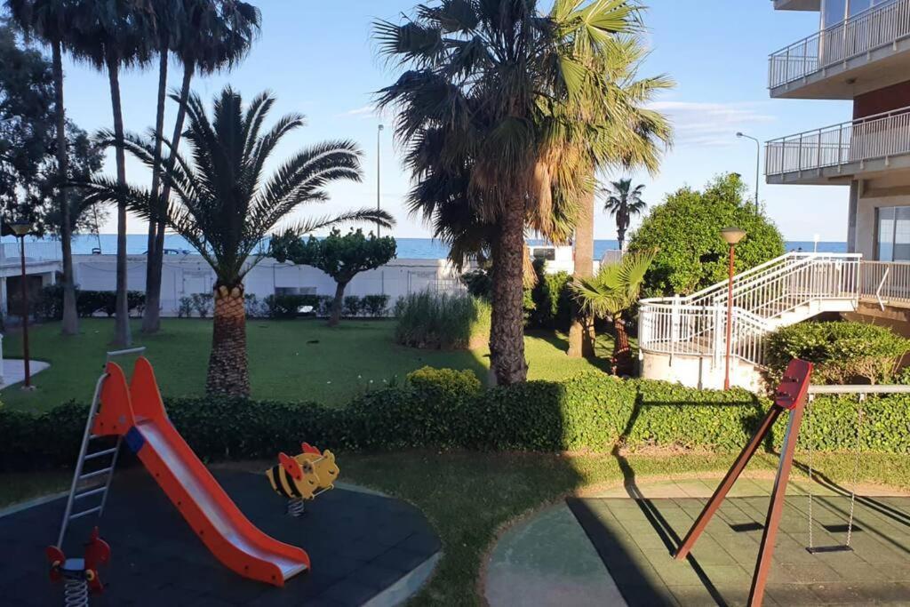 Incredible Seafront With Sunrise And Sunset Views Apartman Benicàssim Kültér fotó