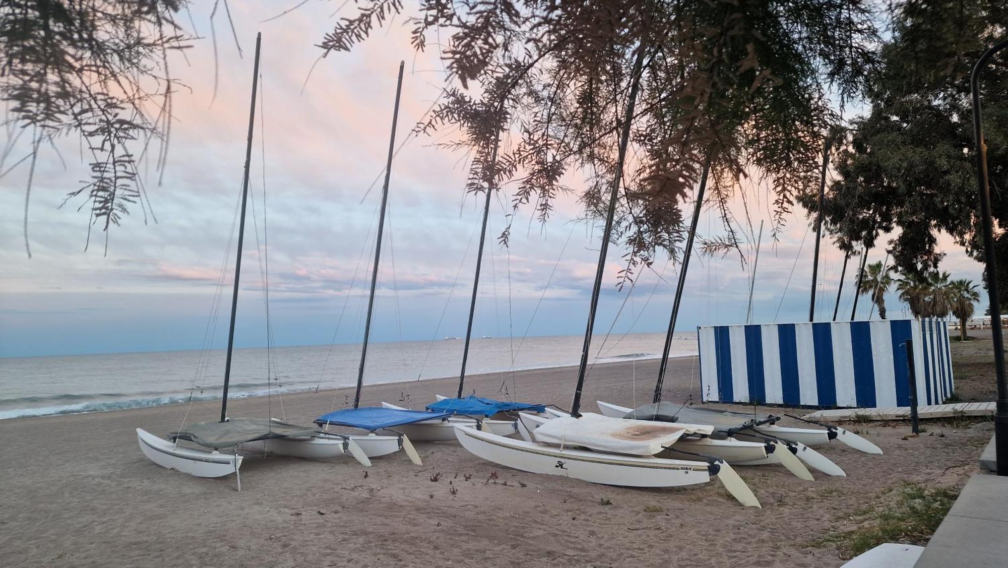 Incredible Seafront With Sunrise And Sunset Views Apartman Benicàssim Kültér fotó
